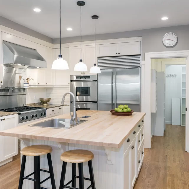https://www.amv-remodeling.com/wp-content/uploads/2024/12/kitchen-remodeling-in-minneapolis-01-2048x1305.jpg-640x640.webp